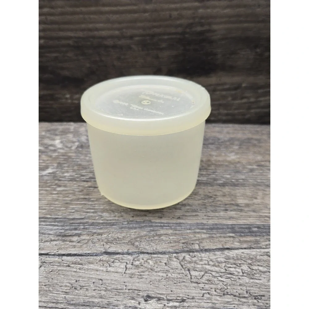 TUPPER CORPORATION Bowl # 122-2 ‎ Tupperware Vintage Container